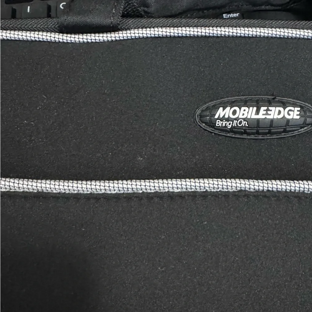 NWT Mobile Edge Black Neoprene Laptop Sleeve With Handles Fits 14.1